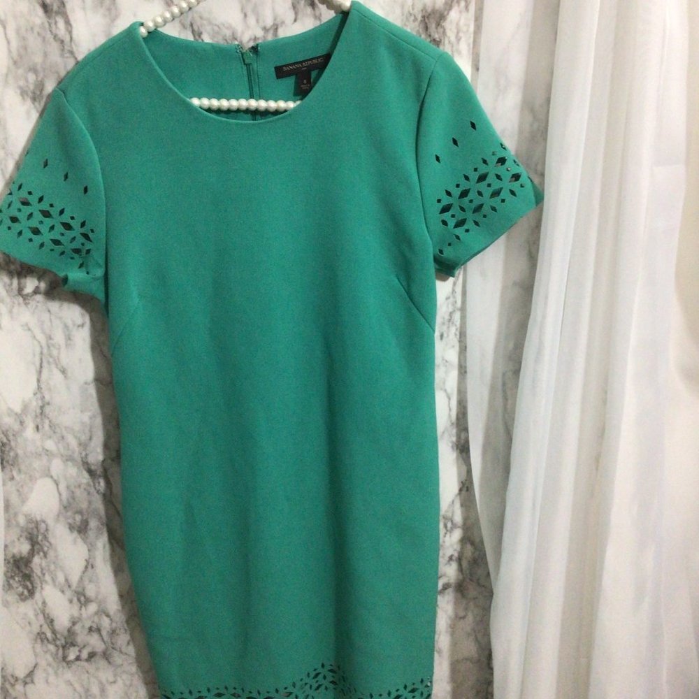 Woman's Banana Republic Dress green fitted